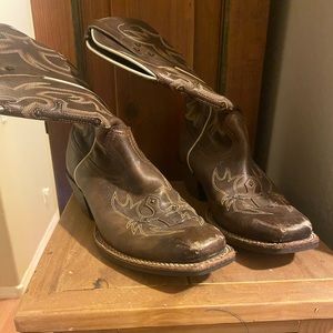 Ariat 7.5B Cross